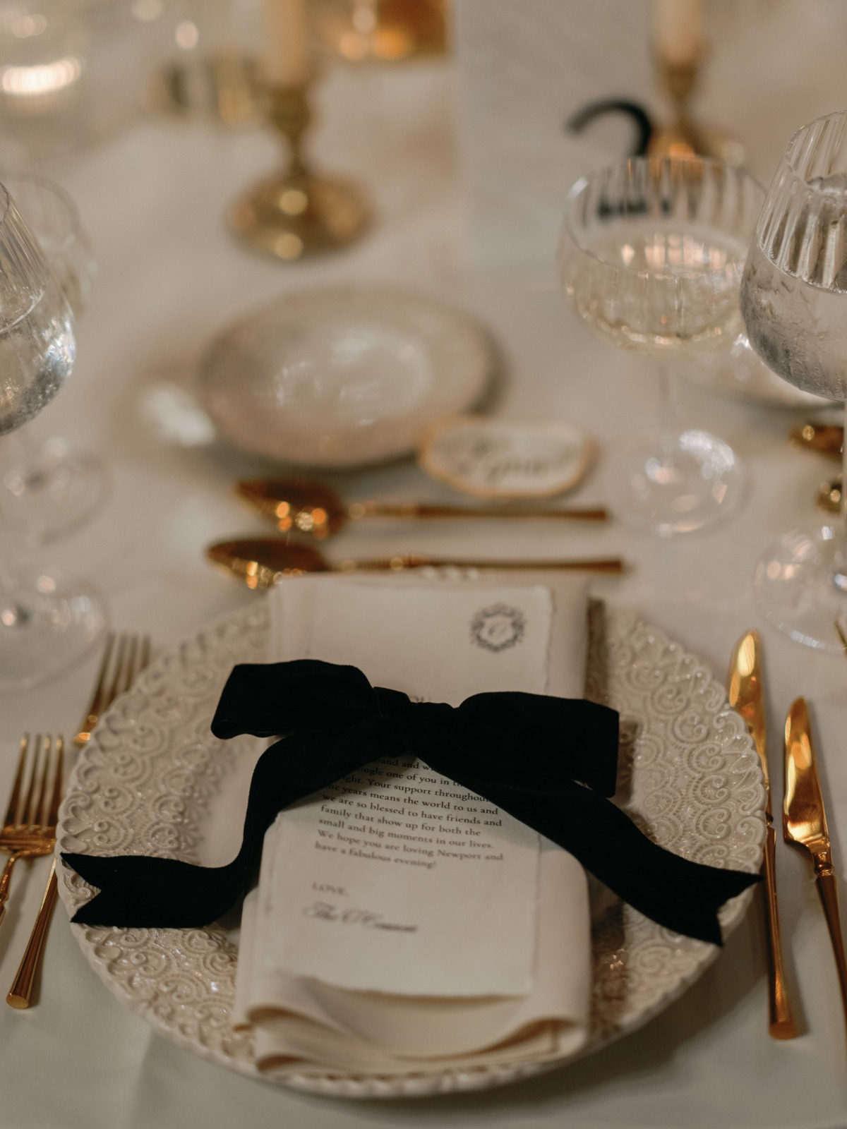 place settings with bows