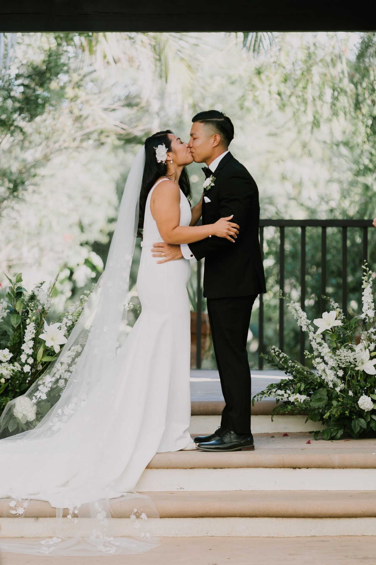 white garden wedding ceremony in california garden