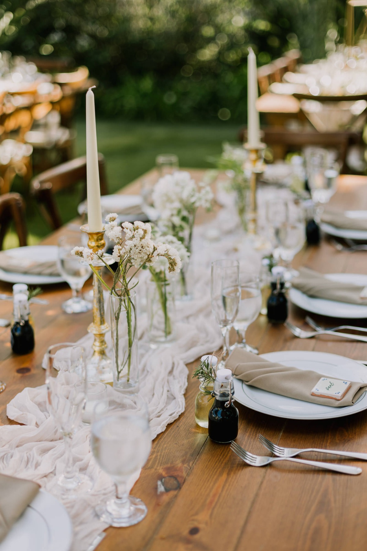 neutral simple rustic tablescape ideas