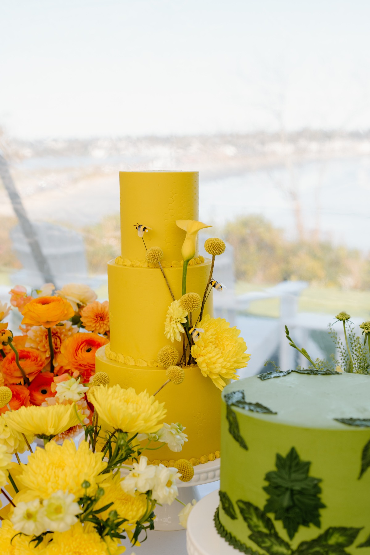 yellow wedding cake ideas with fresh flowers