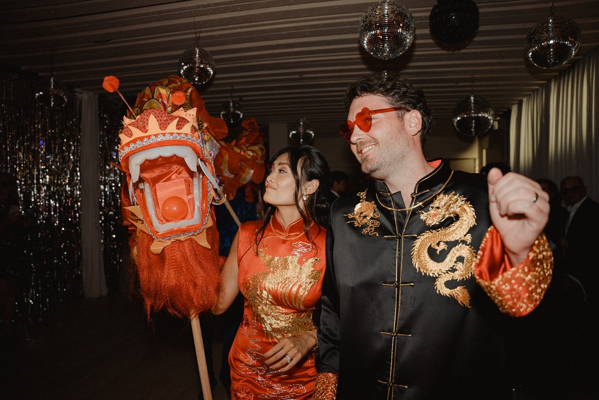 dragon-dance-at-chinese-tea-ceremony