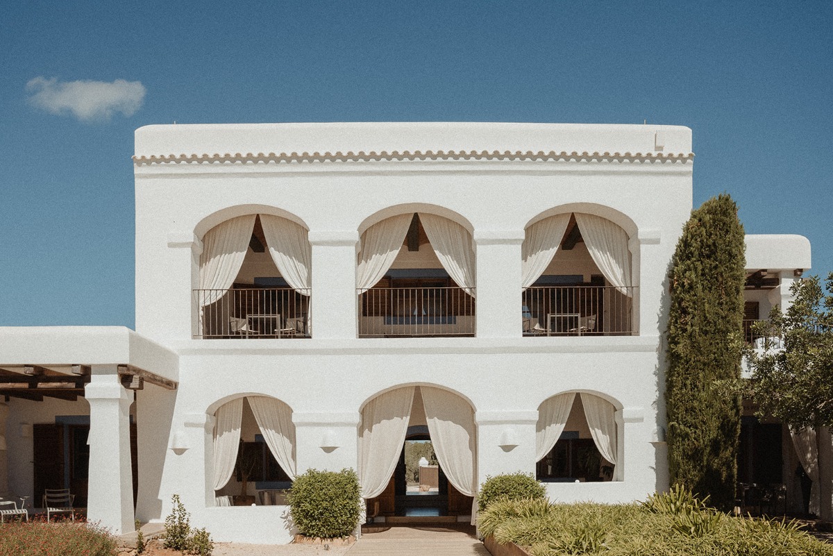 wedding venue in ibiza featuring jinza oriental couture