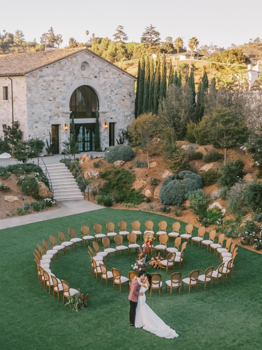 The spiral aisle from this tuscan inspired shoot is everything