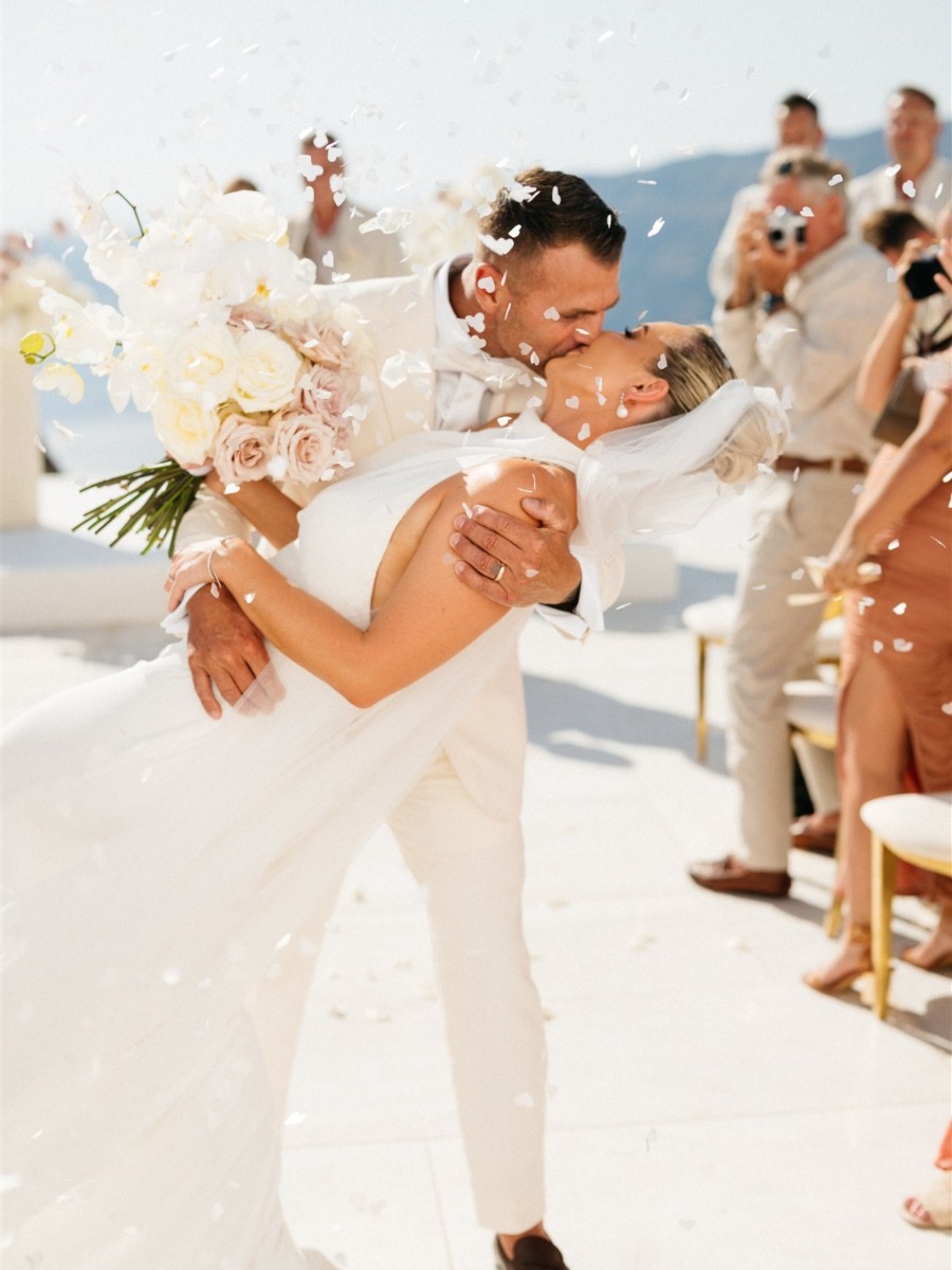 A real-life step-by-step guide to planning your wedding in Greece