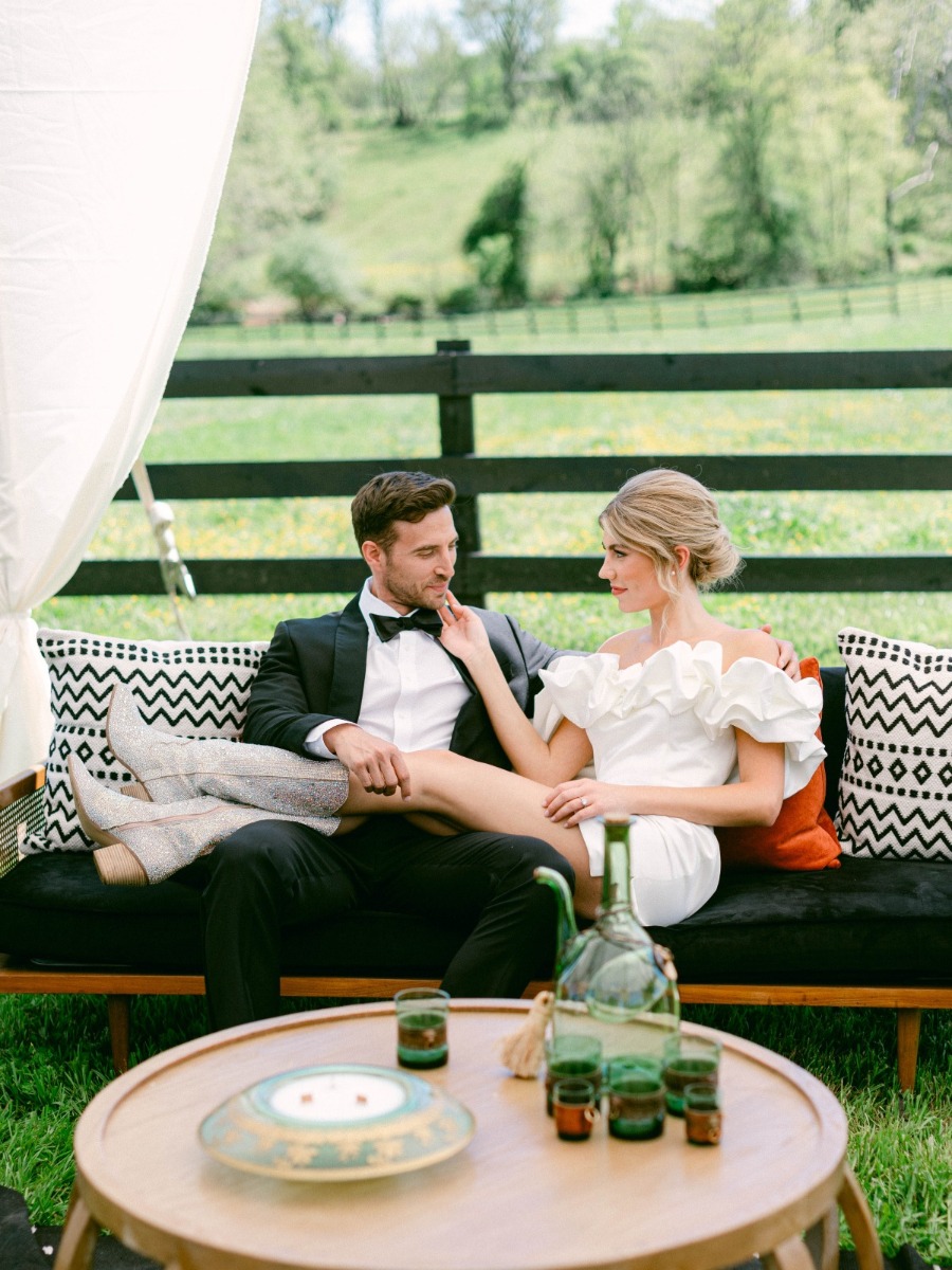 Kick off your boots for this perfect country glam wedding inspo