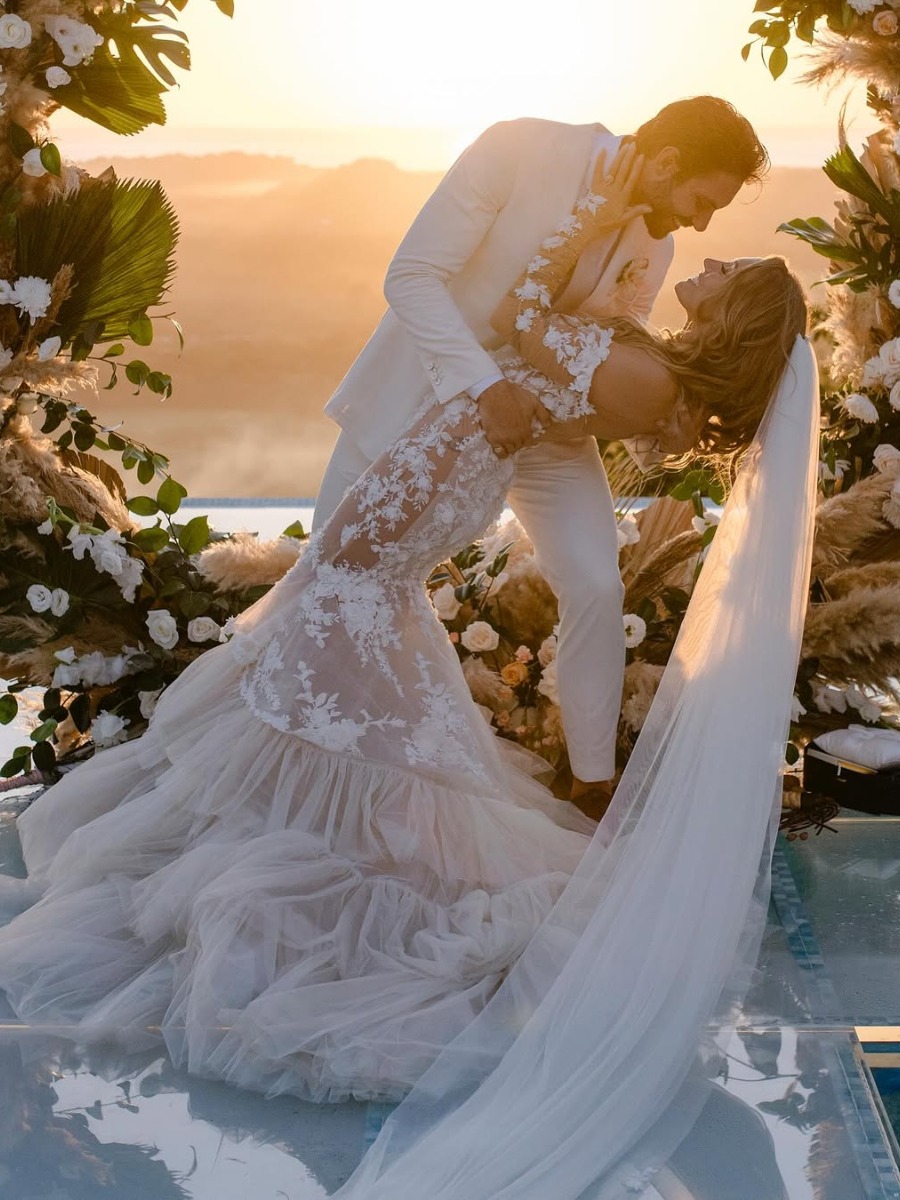 25 Of The Most Stunning Wedding Dresses That Stole The Spotlight